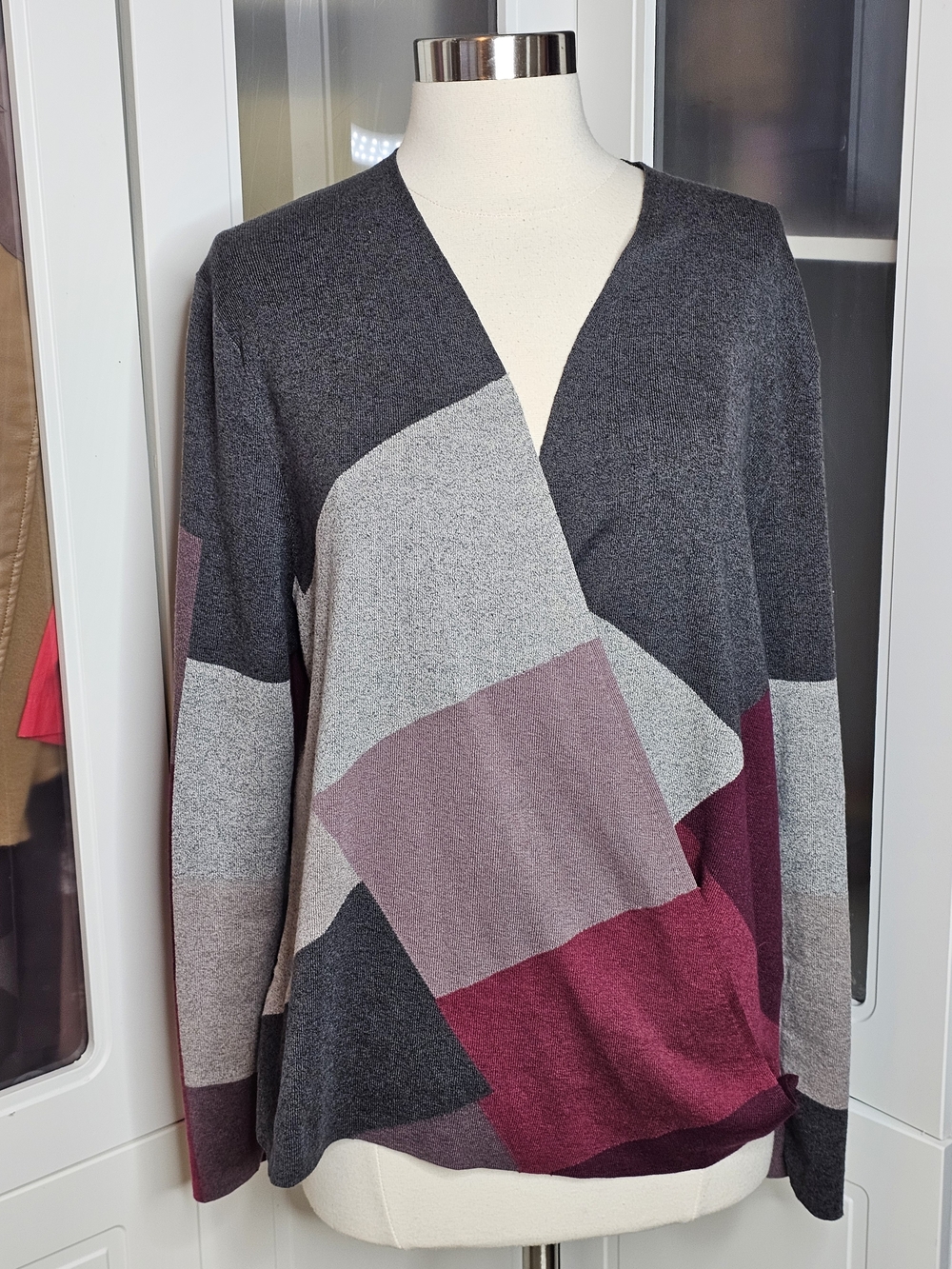 Nic + Zoe Colorblock V-Neck Pullover Sweater - Charcoal, Gray & Plum